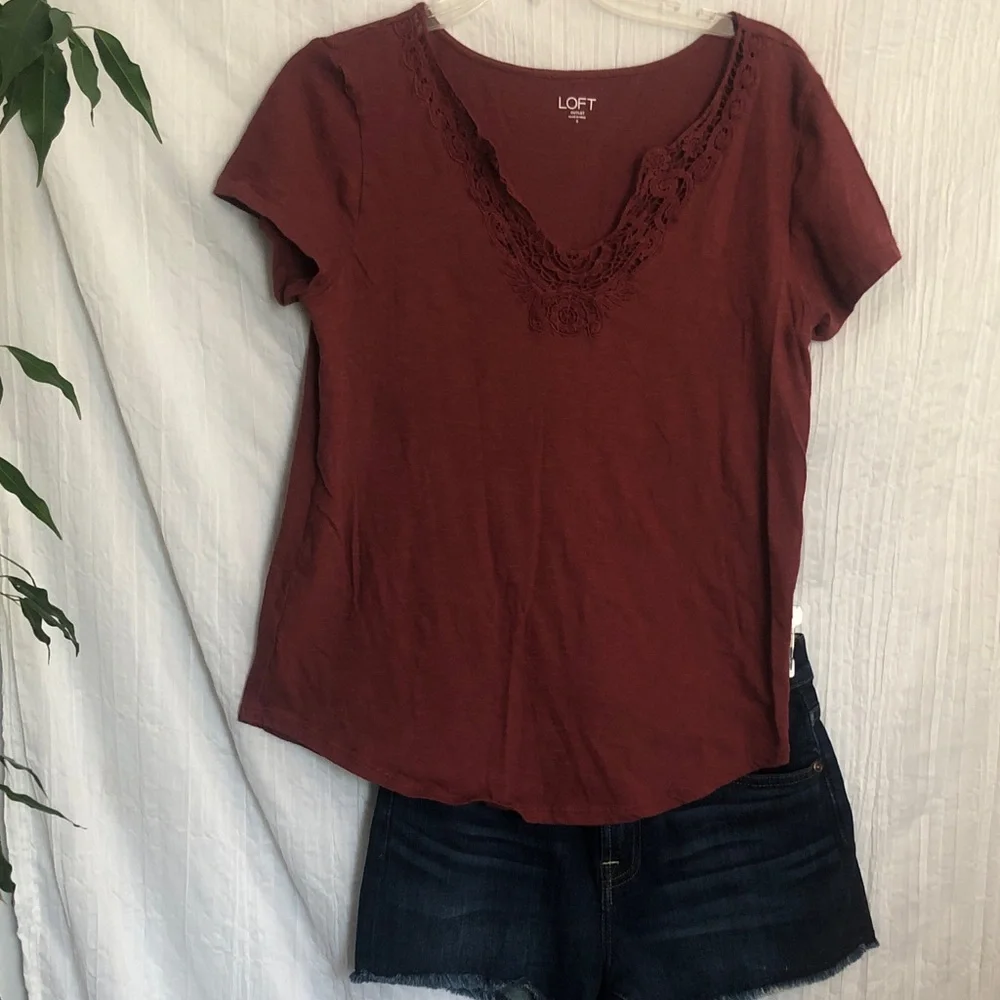 7 FOR ALL MANKIND sz 2 denim shorts w/ fringe & LOFT rust short sleeve lace top
